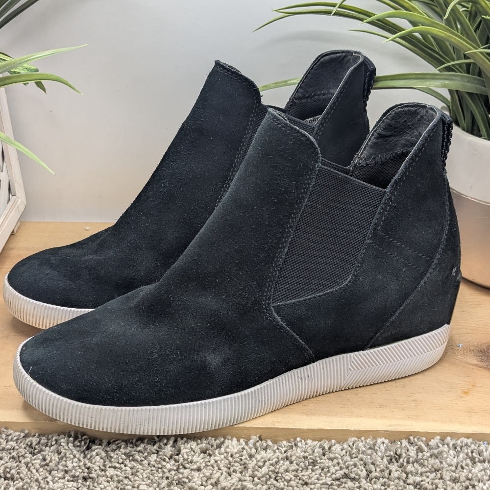 Sorel Out N About Black Suede Women's Size 10 Booties